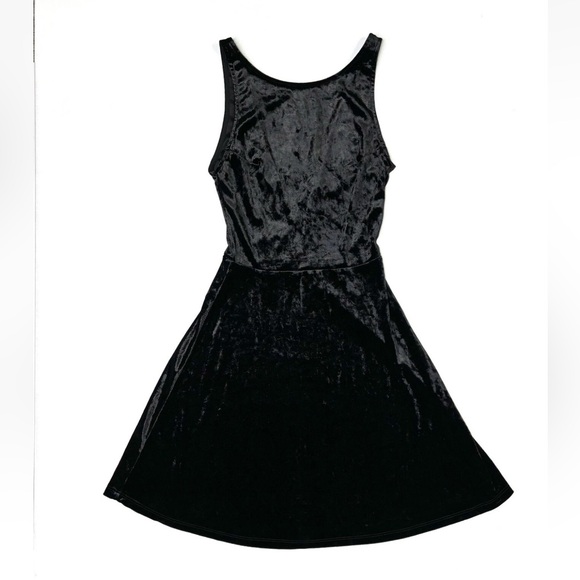 H&M Dresses & Skirts - H&M Divided Dress Women’s 2 Black Velvet Deep Back A-Line Sleeveless Mini